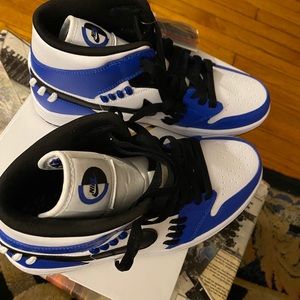 Jordan 1 Mid Sisterhood (W)